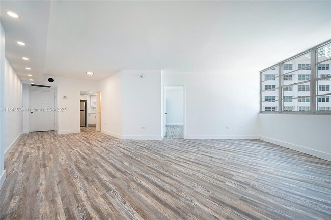 Building Photo - 801 Brickell Bay Dr Unit 1662 Rental