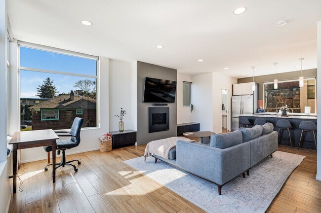 Photo - 2323 W Crockett St Unit ID1471260P