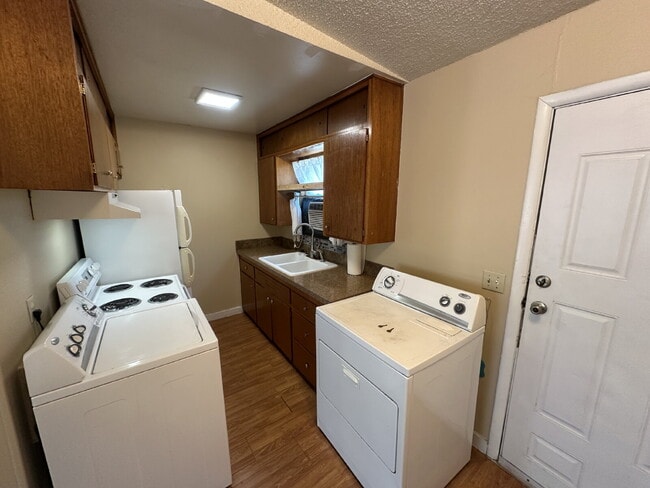 Photo - 3421 W Good St