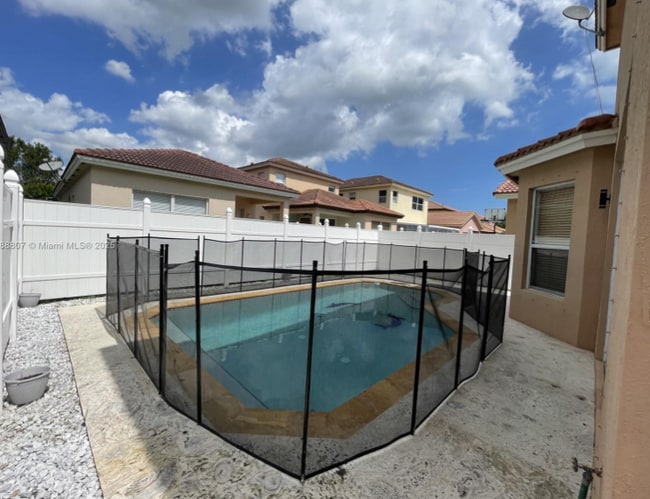 Photo - 3725 NE 10th Ct