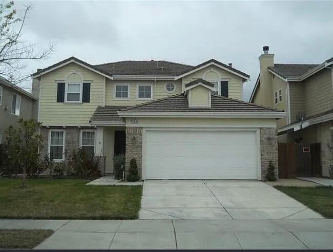 Freshly Painted 4-Bedroom Home - Freshly Painted 4-Bedroom Home