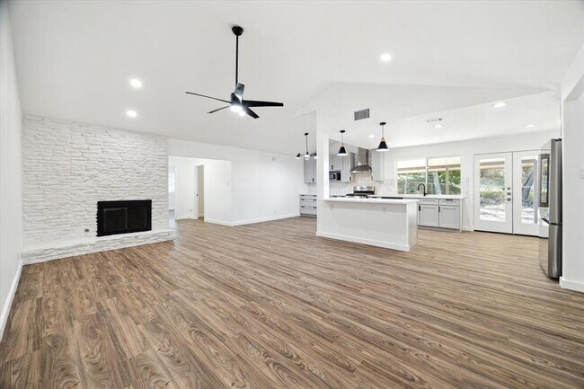 Photo - 1311 Warrington Dr