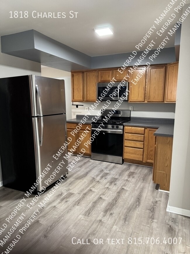 Photo - 1818 Charles St