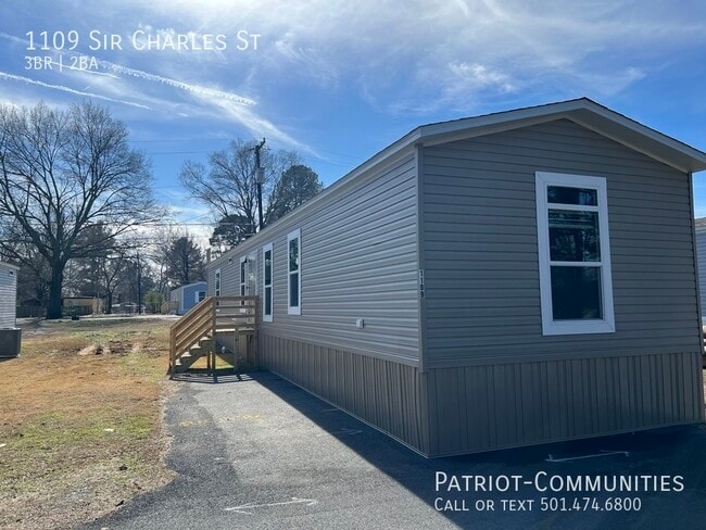 Building Photo - 1109 Sir Charles St