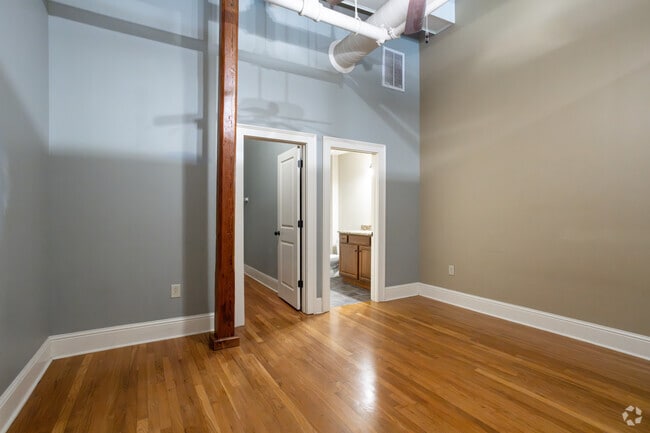1BR, 1BA - 750SF - Bedroom
