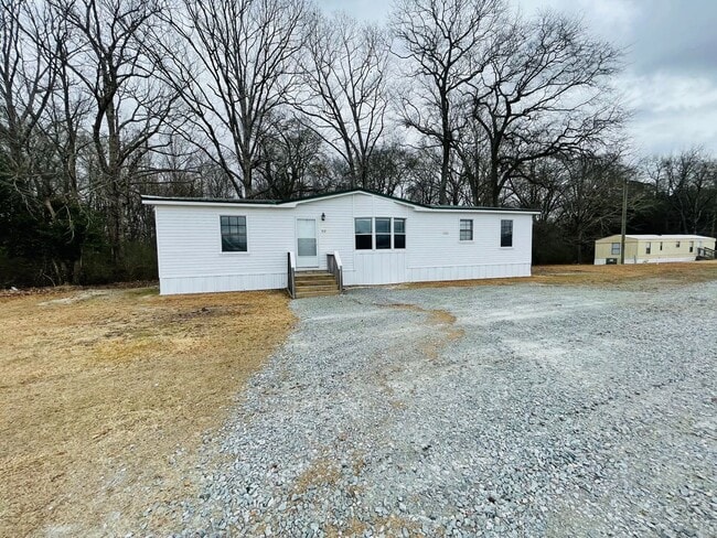 Photo - 3 BR, 2 BA doublewide in Pikeville school district