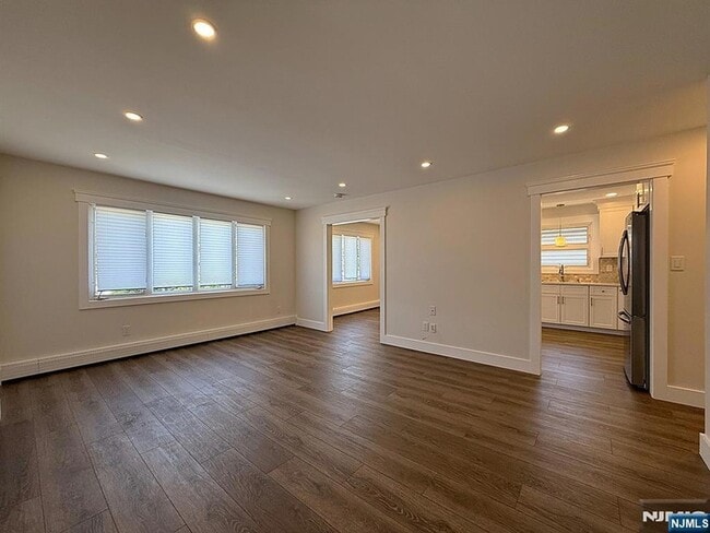 Photo - 682 Valley Brook Ave