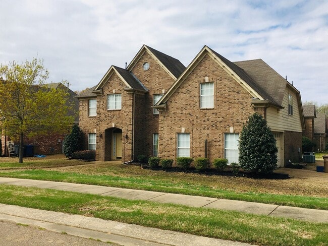 Building Photo - Beautiful 4br Lakeland home with a HUGE bonus room! Over 3300 sq ft! Pets are owner's approval, f...