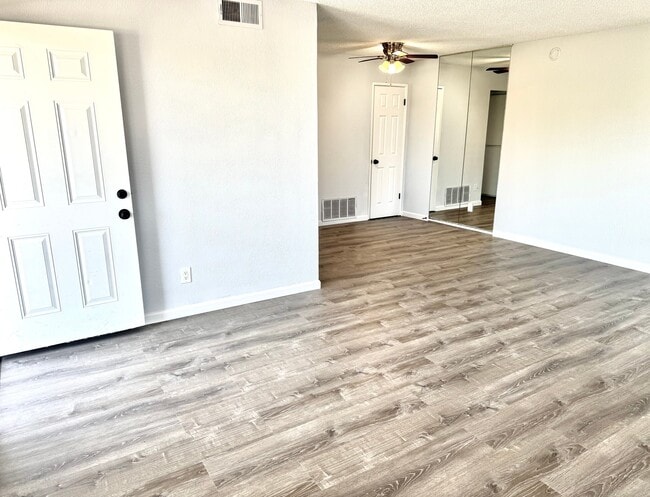 Photo - 4549 Greenholme Dr Unit 4