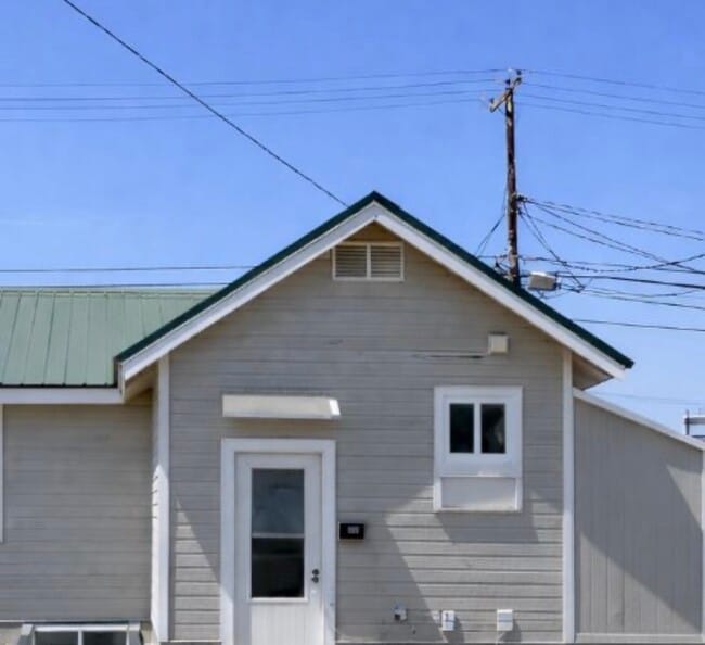 Building Photo - 320 E 15th St Unit #2