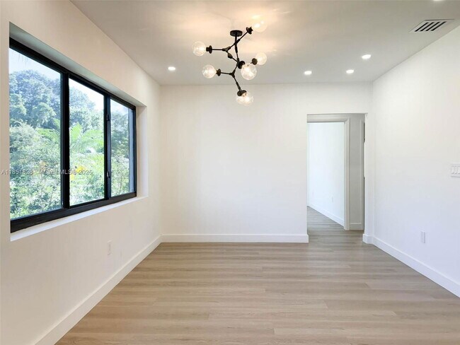 Photo - 1040 NE 143rd St