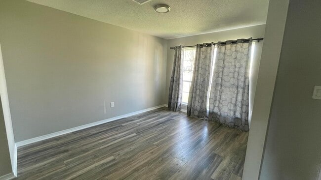 Photo - 463 Sandy Ridge Cir