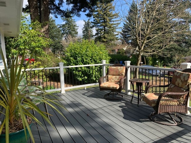 Photo - 541 Riverview Dr NW