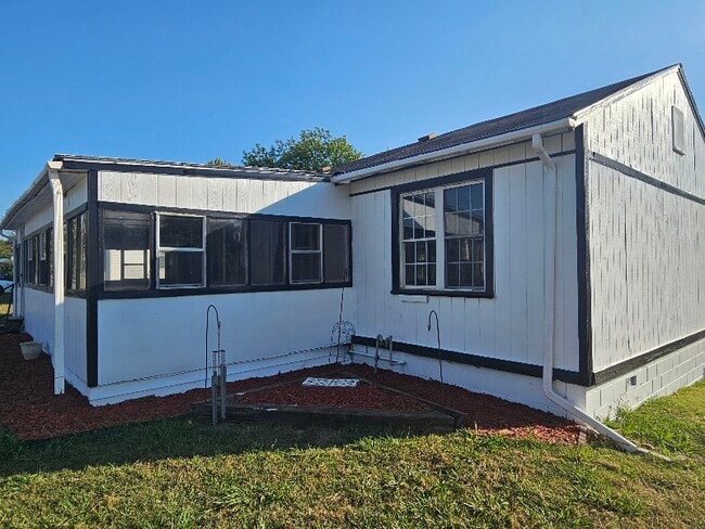 Photo - 319 S Ash St