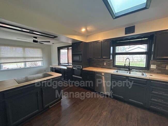 Photo - 7201 Englewood Dr