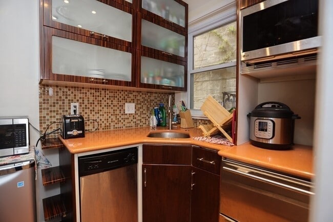 Photo - 2 Arnold Cir Unit 1