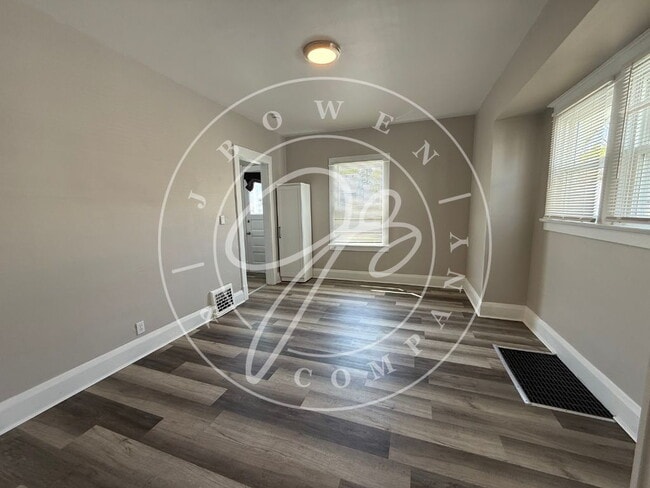 Photo - "Charming 3-Bedroom Gem with Granite countertops in West Toledo.