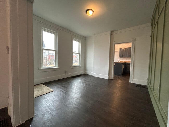 Photo - 1668 Memorial Ave