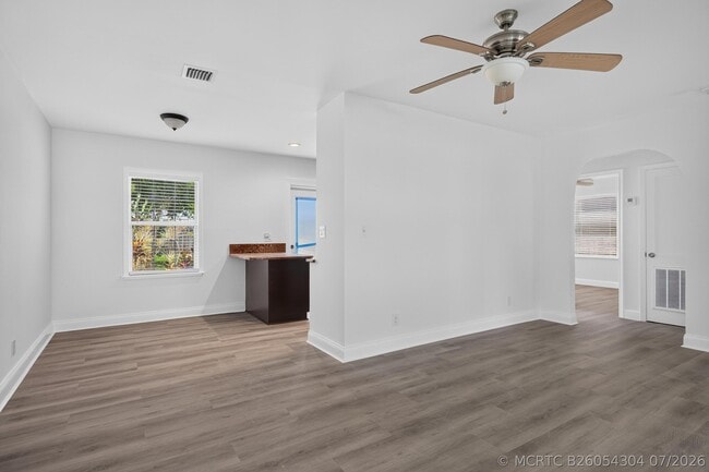 Photo - 423 SW 11th Ct