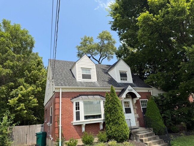 Photo - 4158 St Lawrence Ave