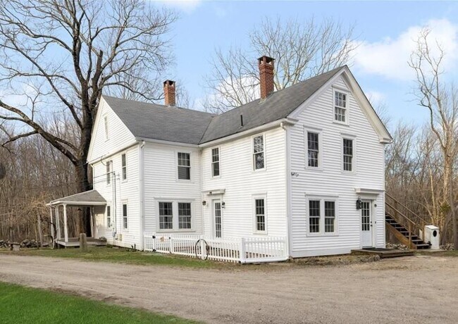 Photo - 1896 Middle Rd