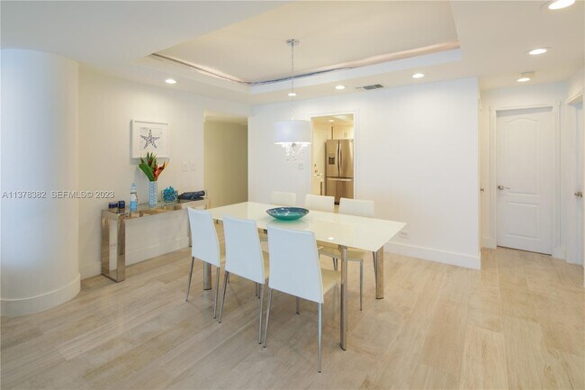 5005 Collins Ave Unit 610