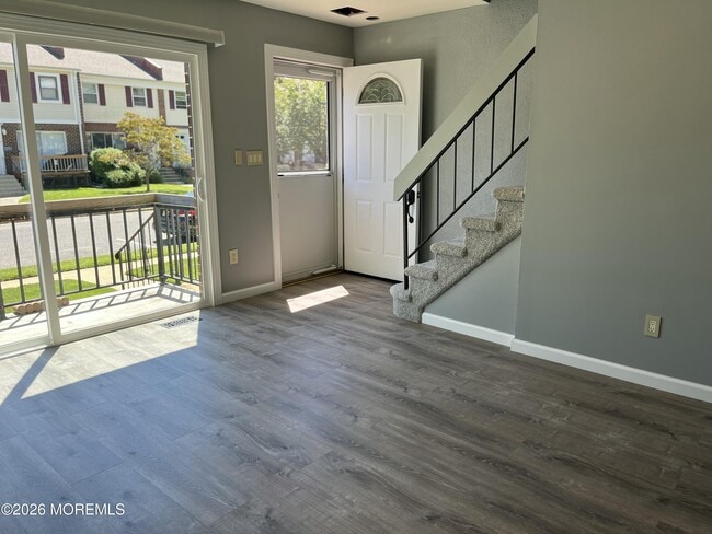 Photo - 53 Primrose Ln