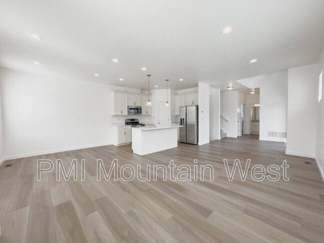 Building Photo - 805 W 510 S