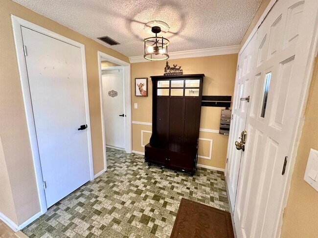 Photo - 12215 Meadowbrook Ln
