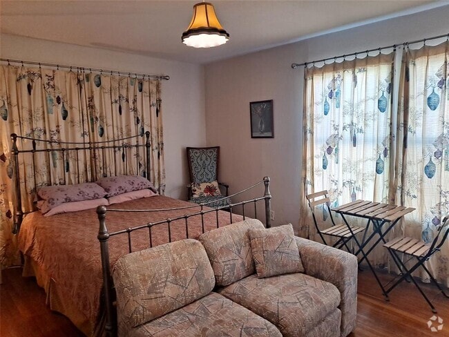 Building Photo - 1906 San Gabriel St Unit 16 Rental