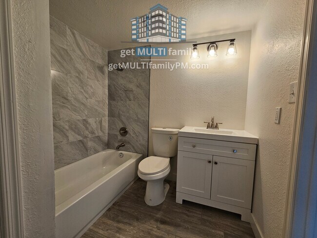 Photo - 2535 W Missouri Ave Unit 1