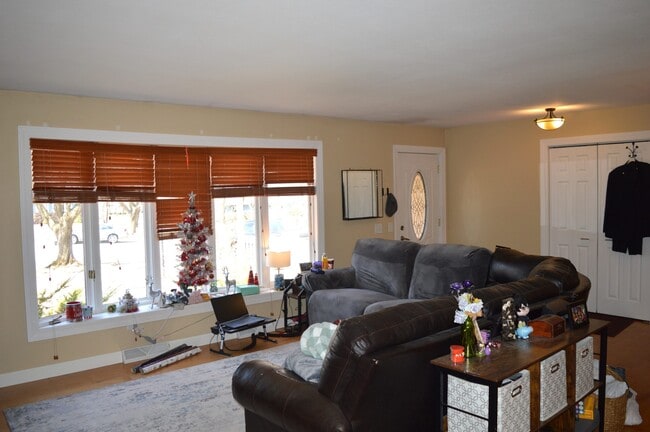 Photo - 17 Dumont Cir