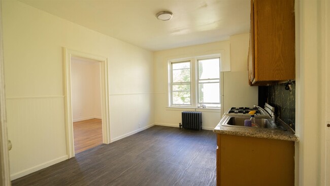 Photo - 573 Ave E