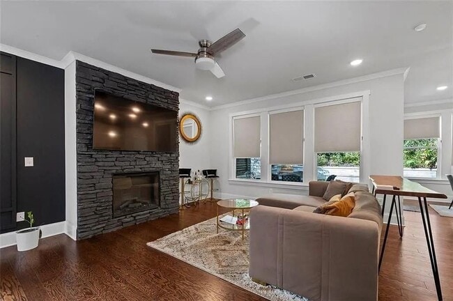 Photo - 813 Coleman St SW