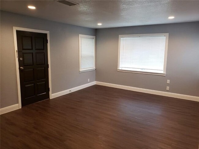 Photo - 18901 Hogeye Rd