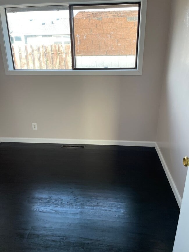 Photo - Clean 3 Bedroom!