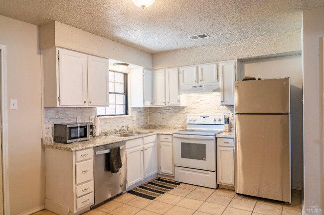 Photo - 210 Rolston Rd Casa