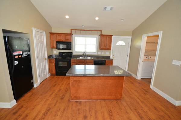 Photo - 4bed/4bath in Eagles Landing for JULY!