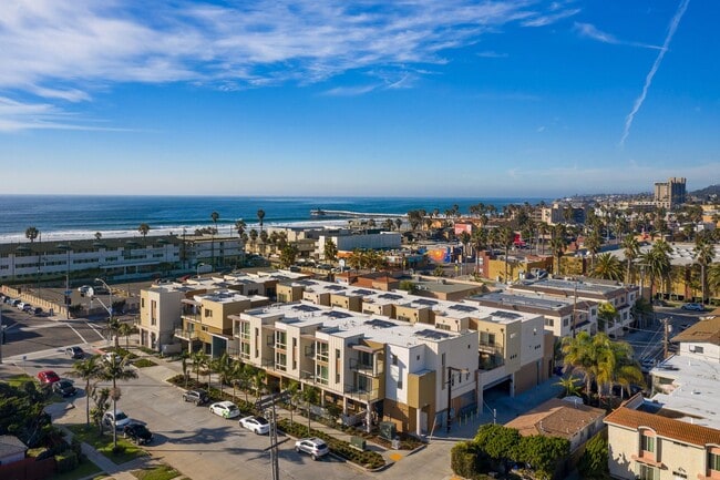 Building Photo - 1ST MONTH'S RENT IS FREE!!!! AVAILABLE NOW...