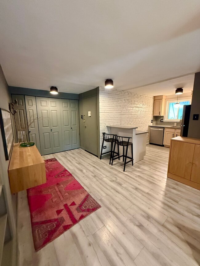 Building Photo - 1090 N Lafayette St Unit 101