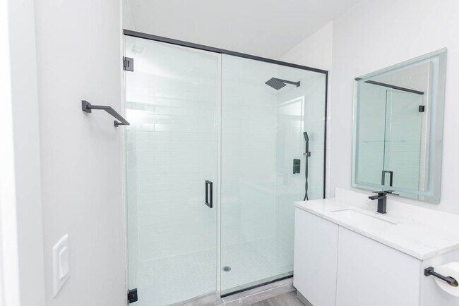 Photo - 2000 W 22nd Pl Unit 1E