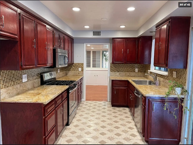 Photo - 1085 Riviera Dr