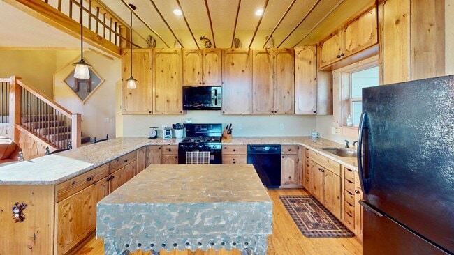 Photo - Beautiful Home on 10 Private Acres