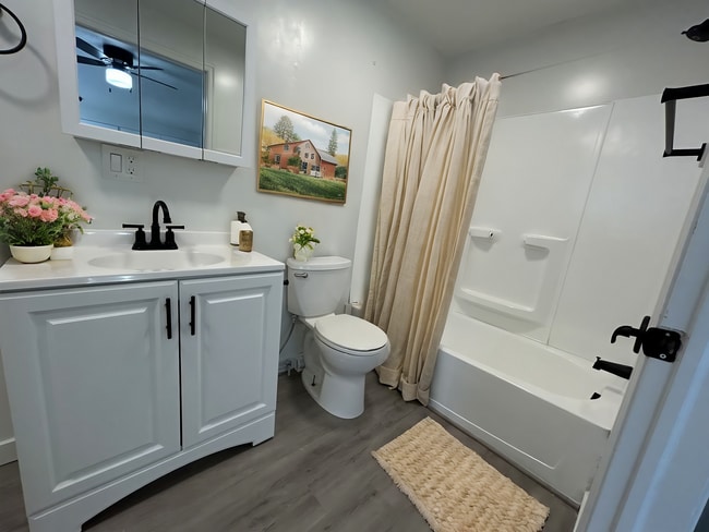 Photo - 951 N Redwood Rd Unidad #4