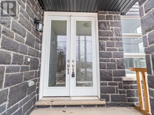 Photo - 215 Southworth St N
