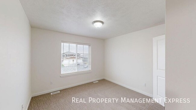 Photo - Stylish 2 Bed 1.5 Bath Townhome