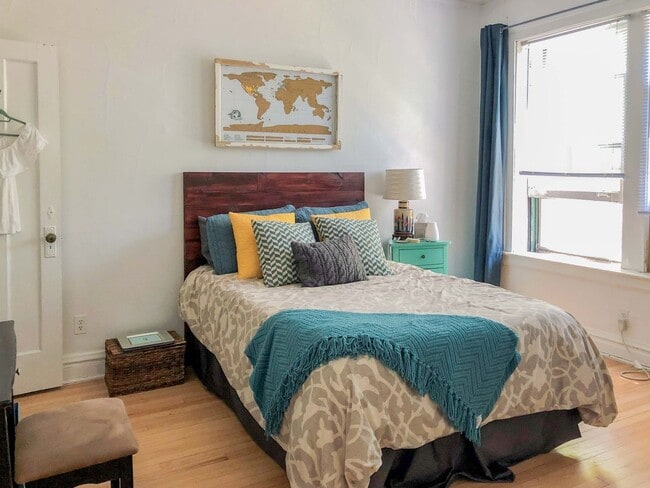 Photo - 435 W Surf St Unit 1H