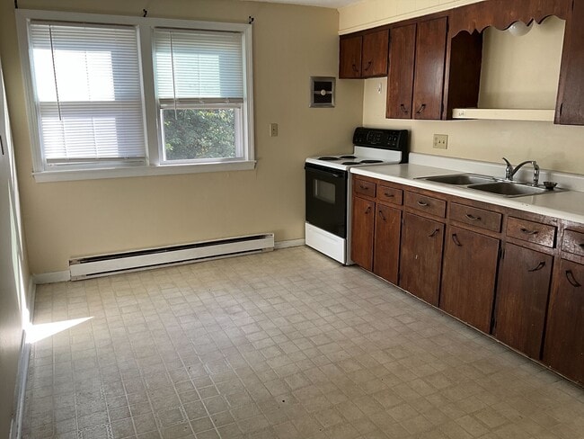 Building Photo - 35 Armory St Unit 4