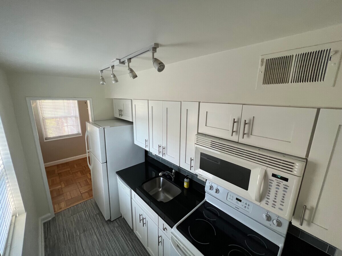 Kitchen - 1336 N Ode St Condo Unit 09