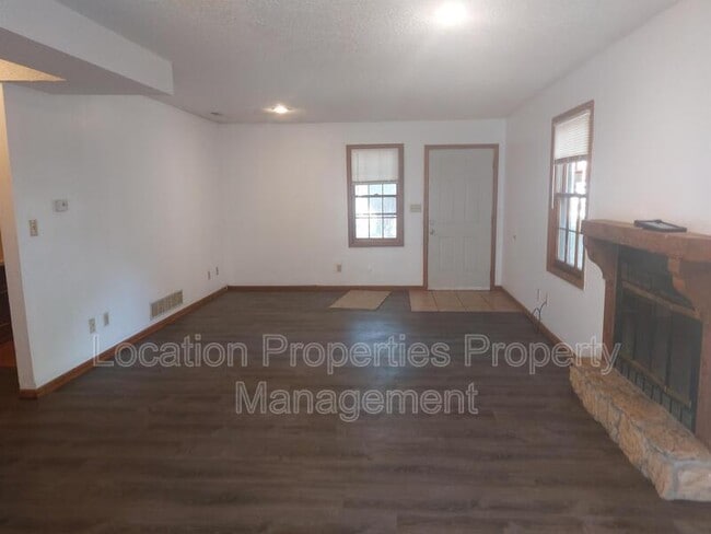 Photo - 324 Northwood Ln